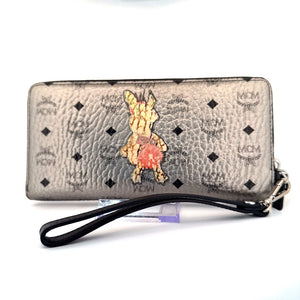 MCM Rabbit Visetos Wristlet Zip Wallet – Metallic Silver
